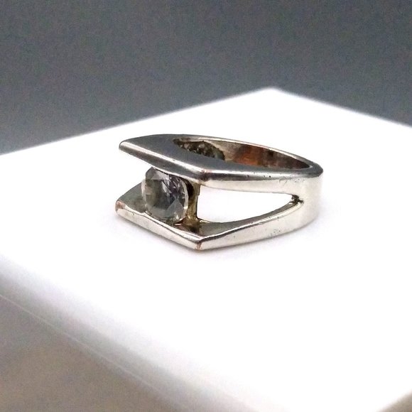 Split Shank Silverplate Ring with Channel Set CZ Round Cut Stone, Flush Tension - Picture 4 of 6